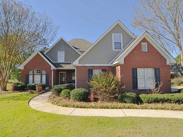 1905 Lakefield Dr., Tupelo, MS 38801