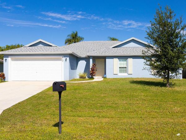 517 SW Ray Avenue, Port St. Lucie, FL 34983