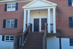 601 Riverhil Circle photo 4