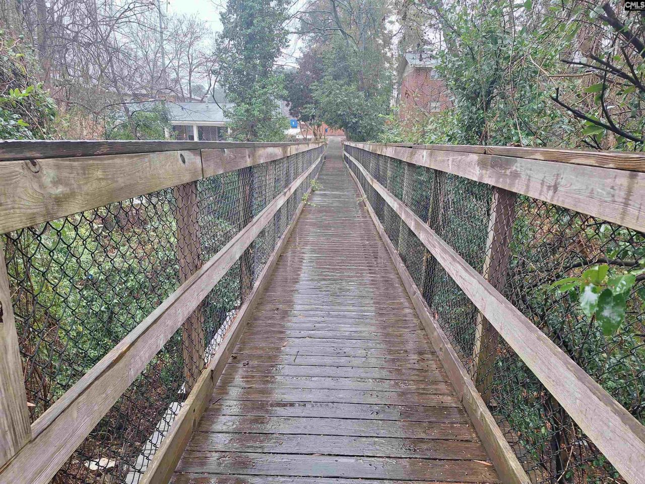 601 Riverhil Circle Photo 33