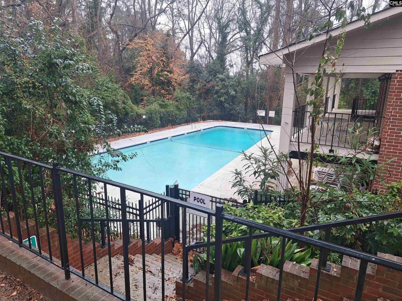 601 Riverhil Circle Photo 36