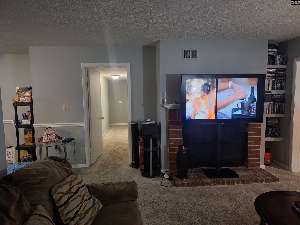 601 Riverhil Circle Photo 4