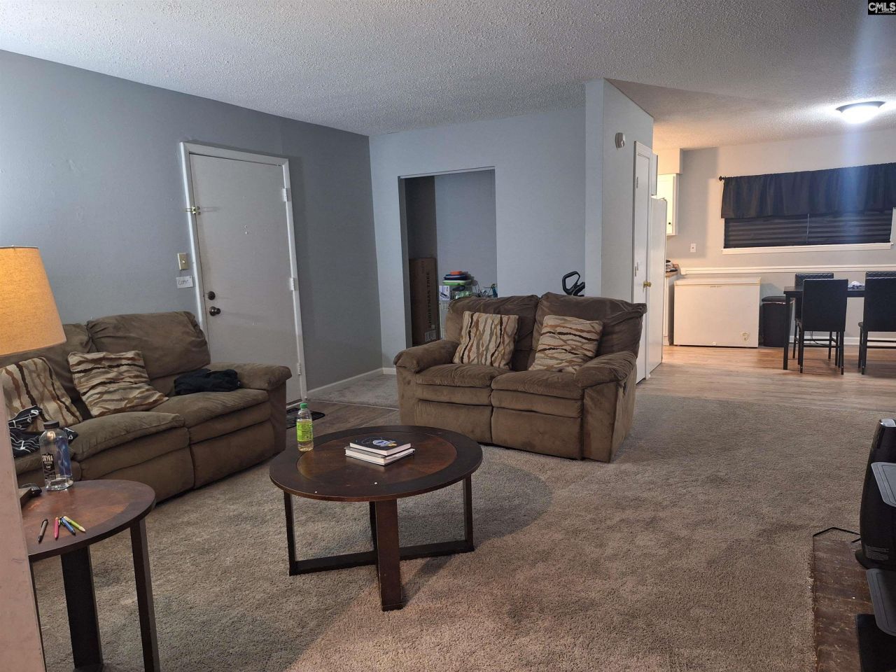 601 Riverhil Circle Photo 7