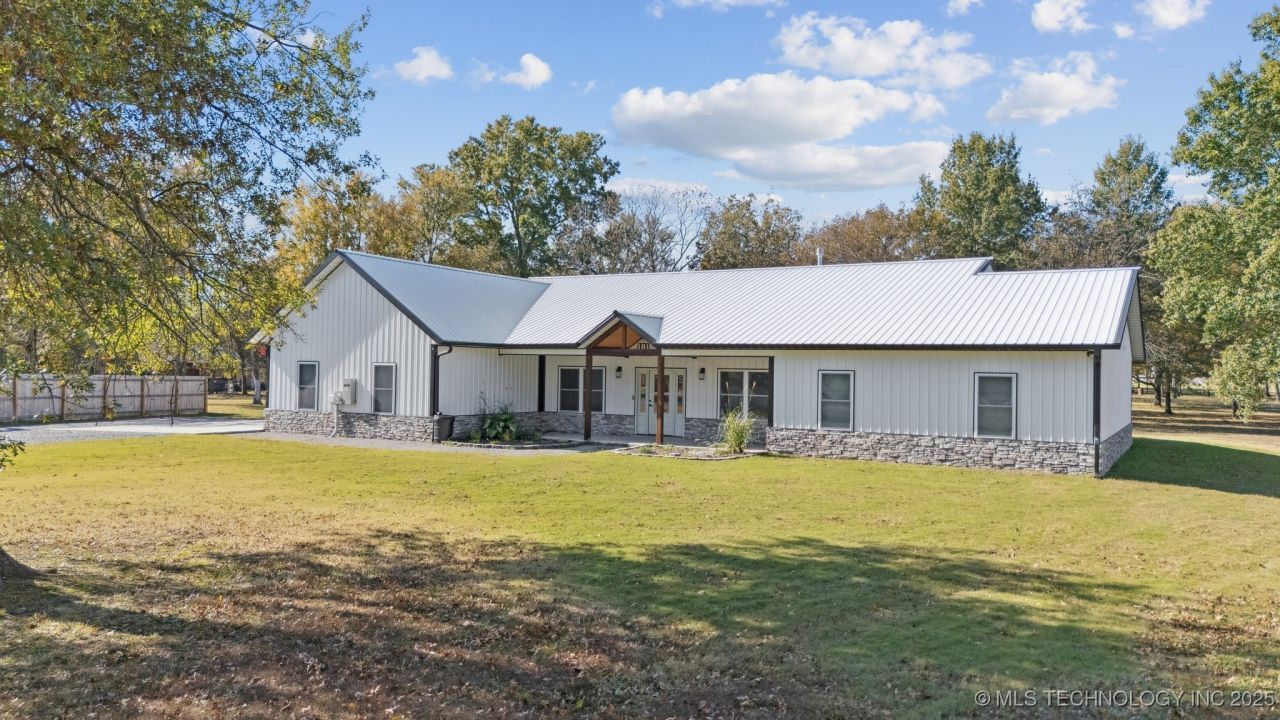 981 Elm Circle, Chouteau, OK 74337 Main Photo