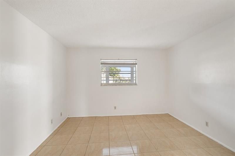 4090 NW 42nd Avenue, Unit 309, Lauderdale Lakes, FL 33319 Photo