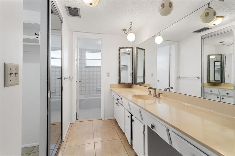 4090 NW 42nd Avenue, Unit 309, Lauderdale Lakes, FL 33319 Photo