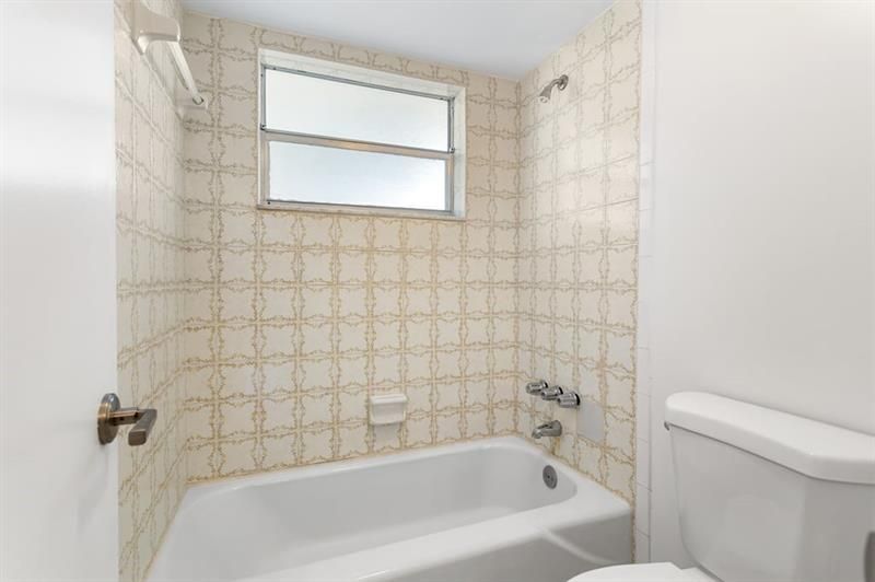 4090 NW 42nd Avenue, Unit 309, Lauderdale Lakes, FL 33319 Photo