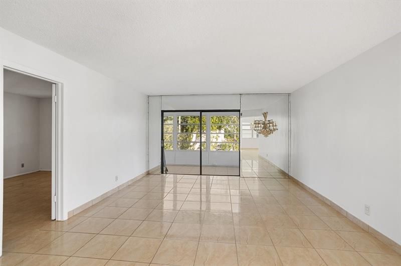 4090 NW 42nd Avenue, Unit 309, Lauderdale Lakes, FL 33319 Photo