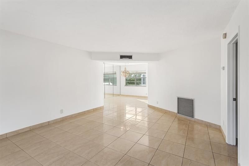 4090 NW 42nd Avenue, Unit 309, Lauderdale Lakes, FL 33319 Photo