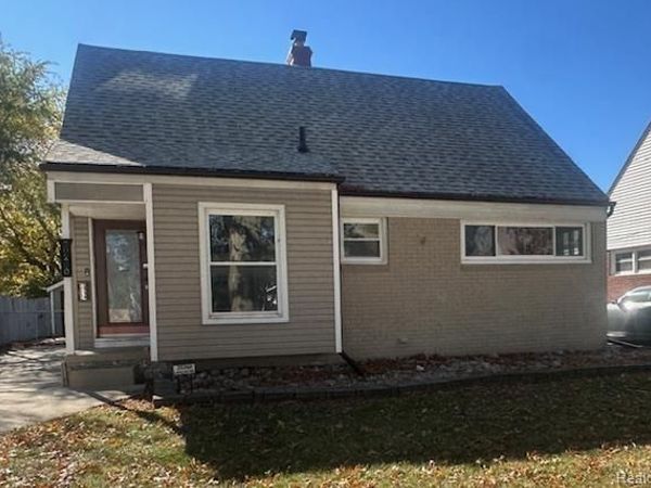 20260 Lancaster Street, Harper Woods, MI 48225