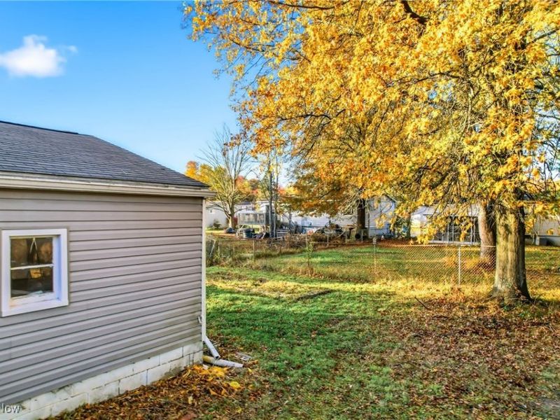 560 Beverly Hills Drive, Youngstown, OH 44505 Photo 15