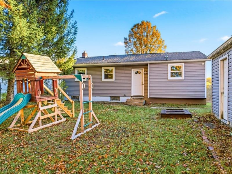 560 Beverly Hills Drive, Youngstown, OH 44505 Photo 16