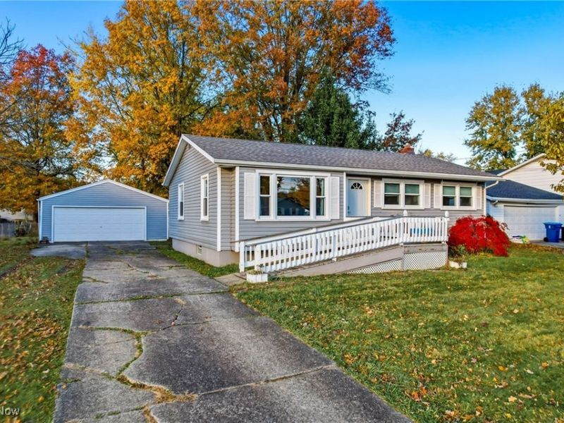 560 Beverly Hills Drive, Youngstown, OH 44505 Photo 2