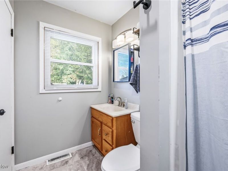 560 Beverly Hills Drive, Youngstown, OH 44505 Photo 23