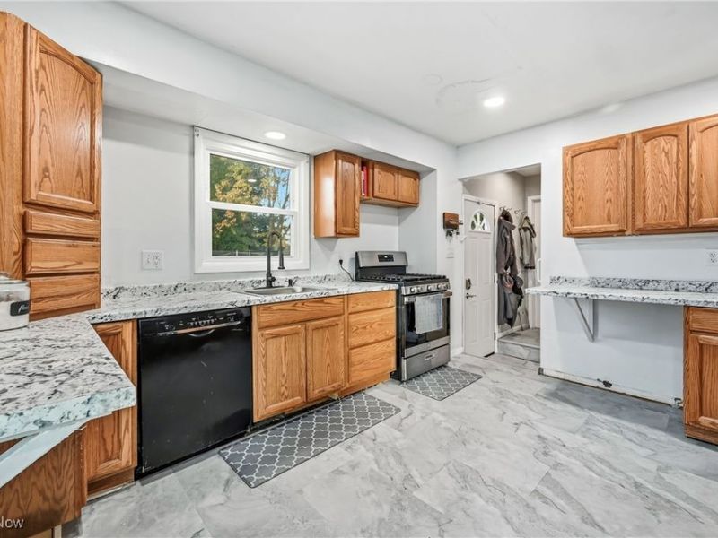 560 Beverly Hills Drive, Youngstown, OH 44505 Photo 35