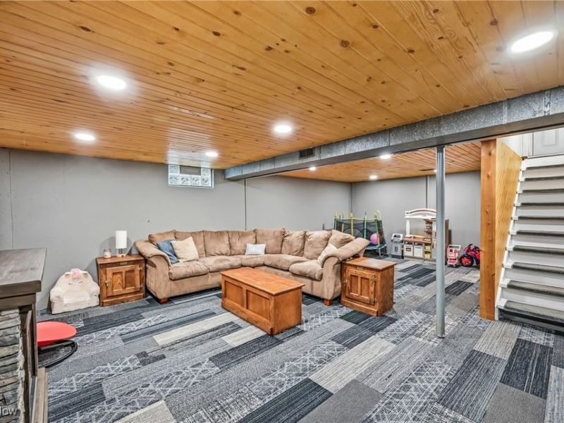 560 Beverly Hills Drive, Youngstown, OH 44505 Photo 38