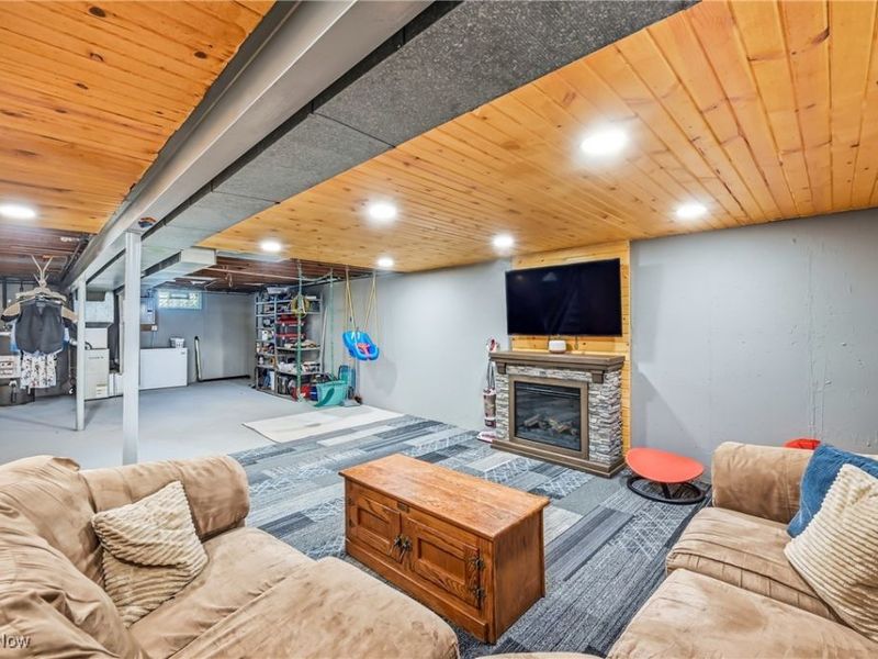 560 Beverly Hills Drive, Youngstown, OH 44505 Photo 40