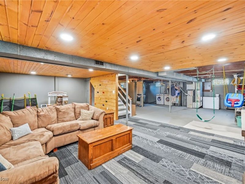 560 Beverly Hills Drive, Youngstown, OH 44505 Photo 41