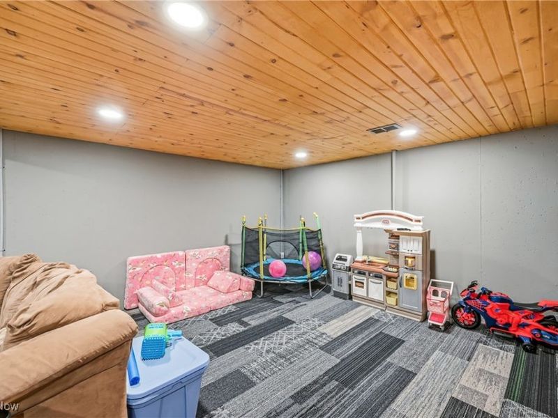 560 Beverly Hills Drive, Youngstown, OH 44505 Photo 42