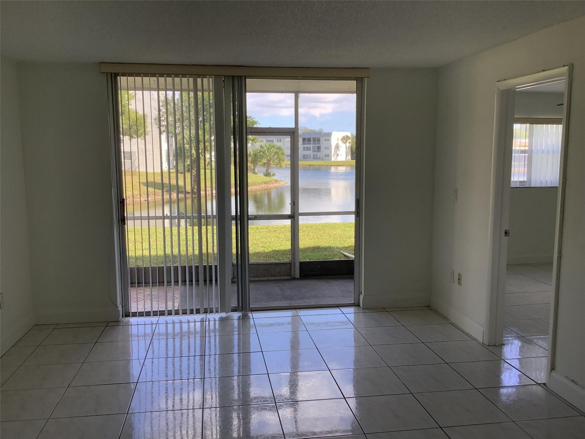 8220 Sunrise Lakes Boulevard, Unit 110, Sunrise, FL 33322 Photo