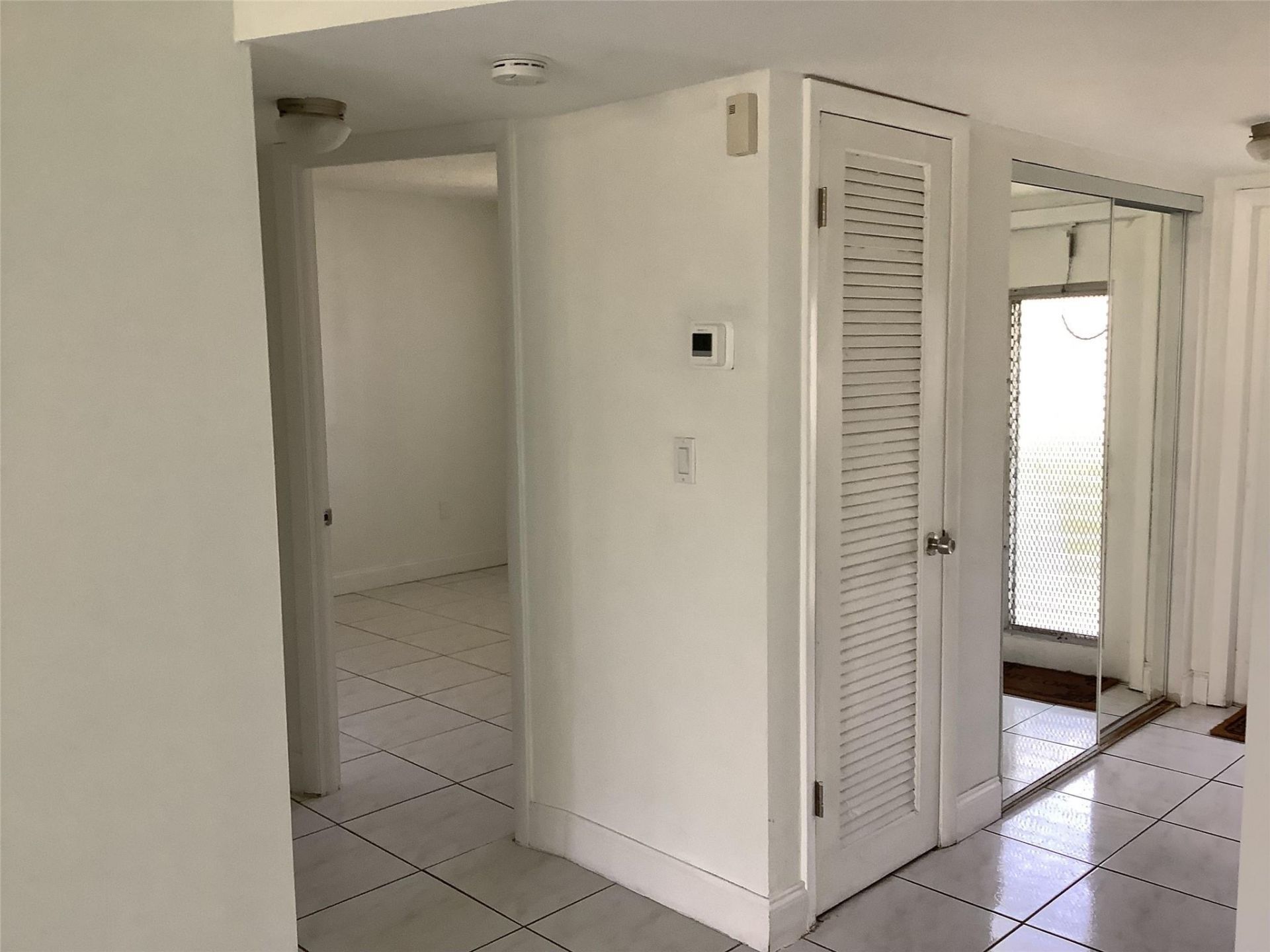 8220 Sunrise Lakes Boulevard, Unit 110, Sunrise, FL 33322 Photo
