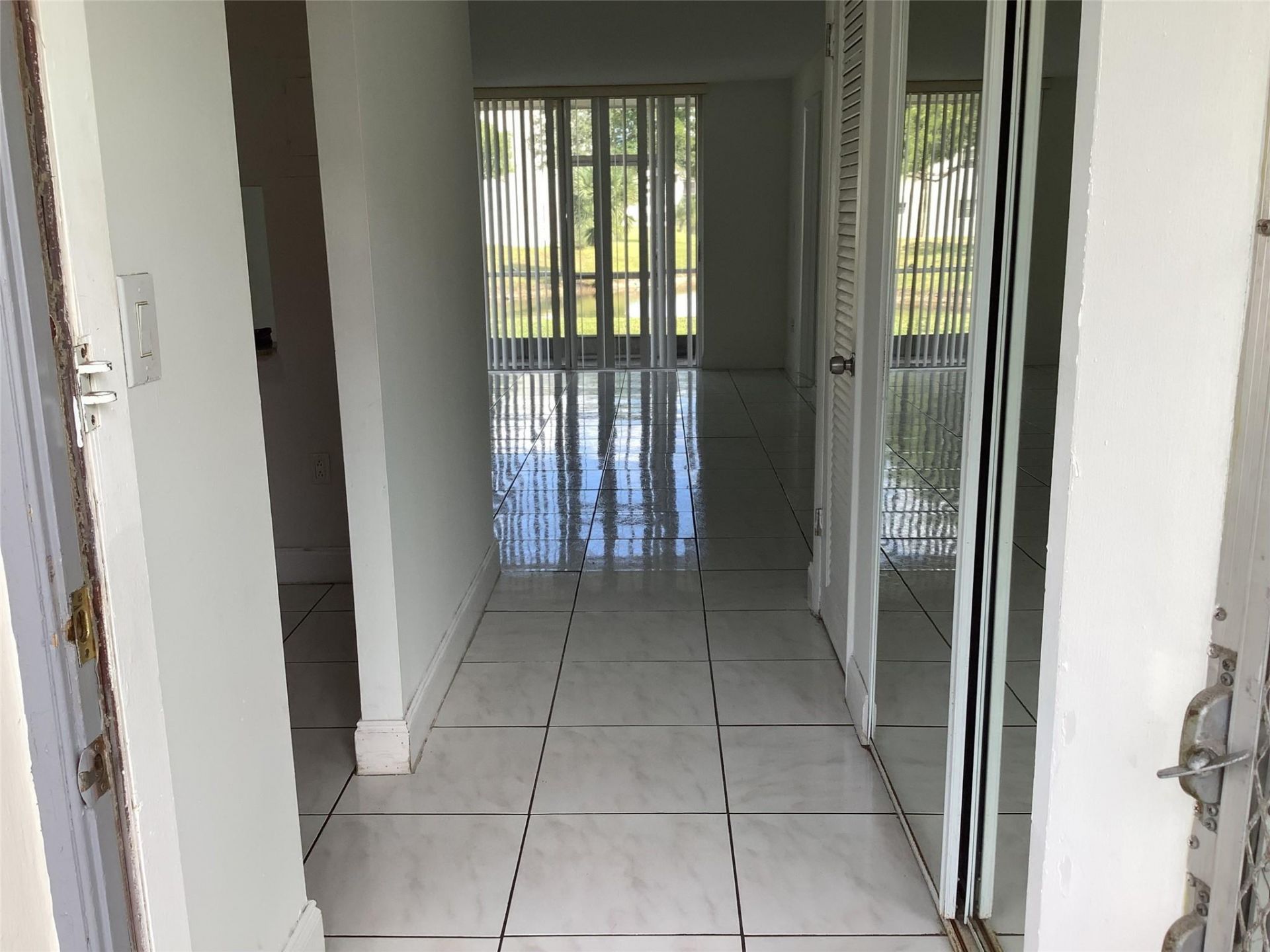 8220 Sunrise Lakes Boulevard, Unit 110, Sunrise, FL 33322 Photo