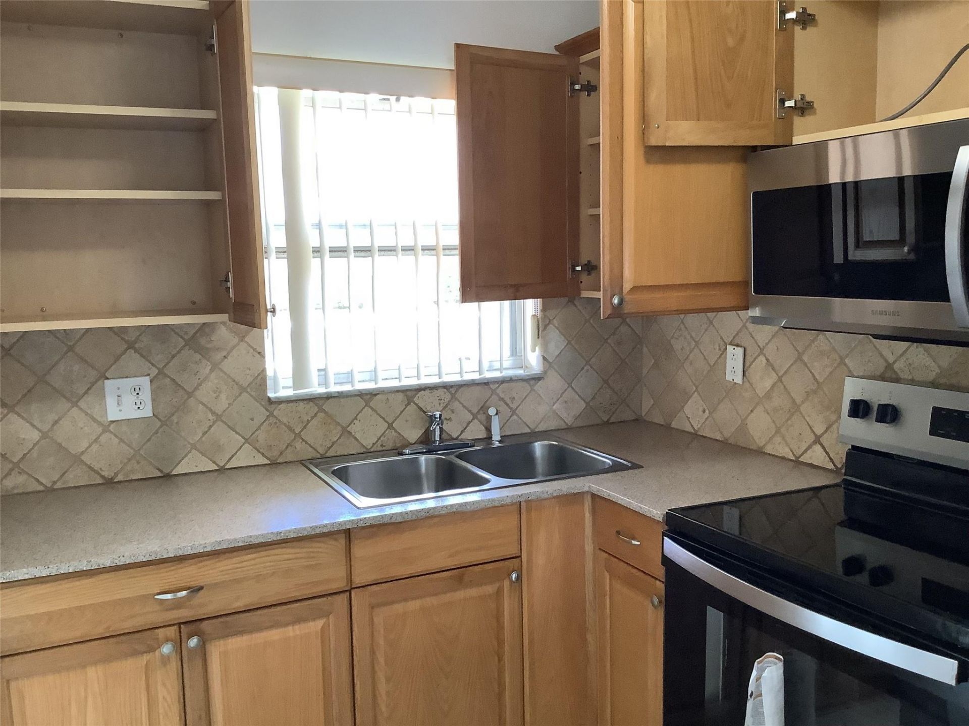 8220 Sunrise Lakes Boulevard, Unit 110, Sunrise, FL 33322 Photo