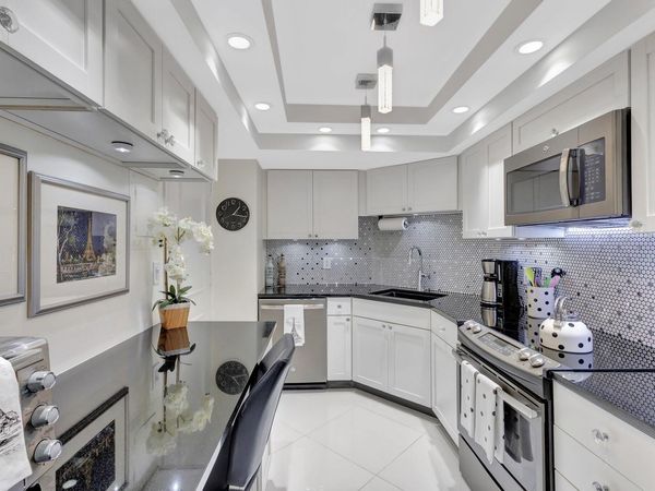 2000 Presidential Way, Unit Ph5, West Palm Beach, FL 33401