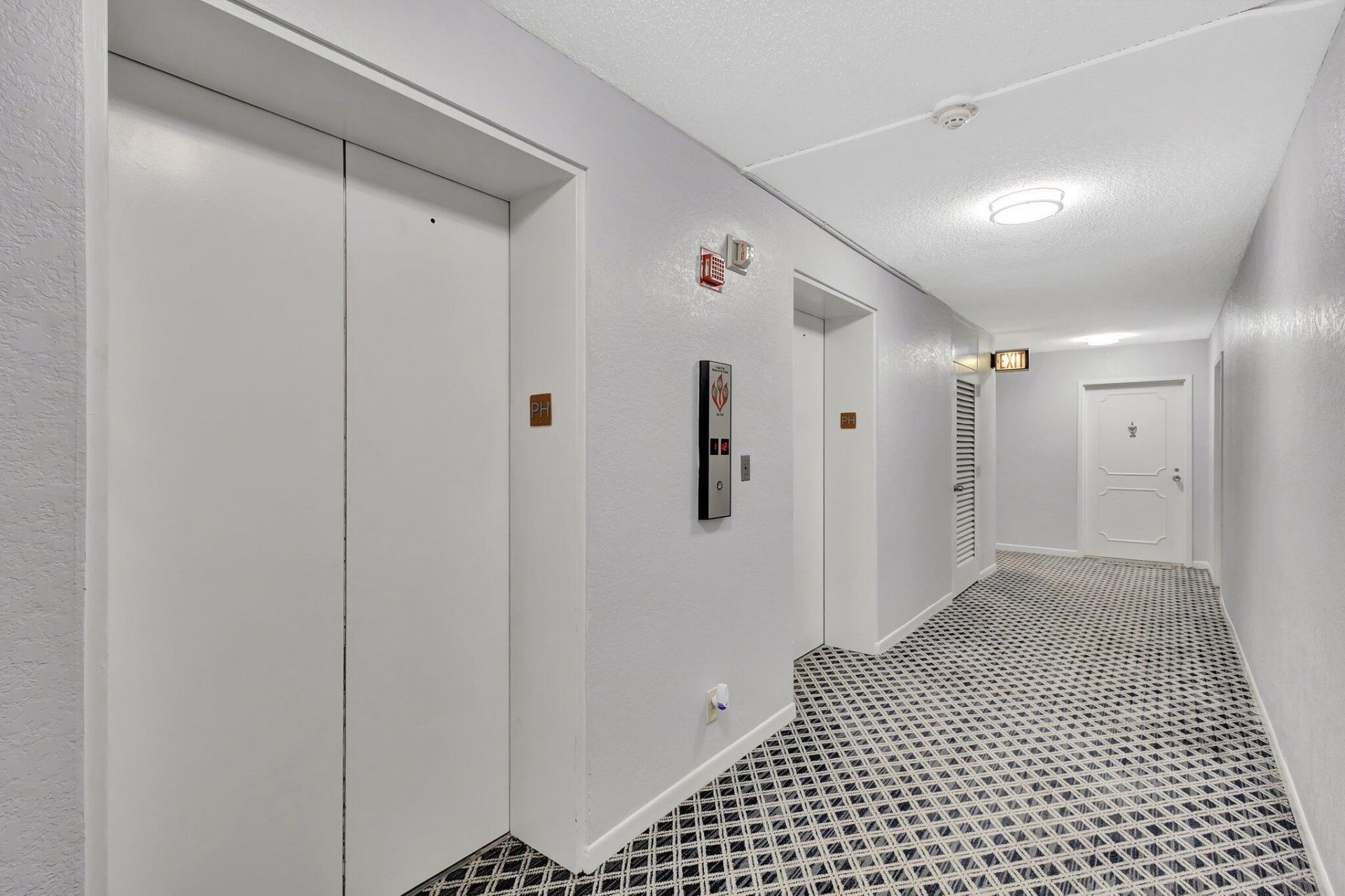 2000 Presidential Way, Unit Ph5, West Palm Beach, FL 33401 Photo