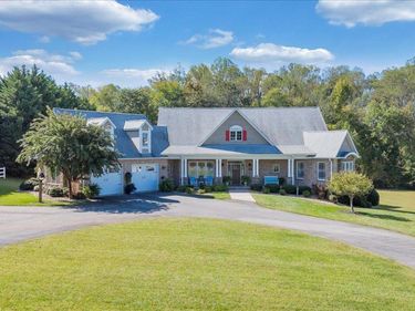 1074 Jefferson Dr W, Forest, VA 24551