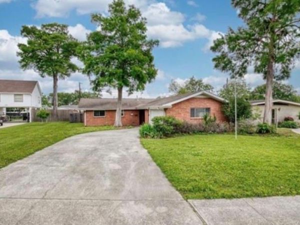 27 MARIE Drive, Gretna, LA 70053