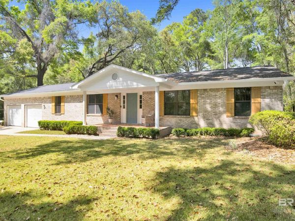 11 Woods Avenue, Fairhope, AL 36532