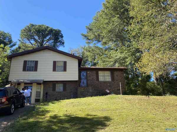 2636 3rd Street NW, Center Point, AL 35215