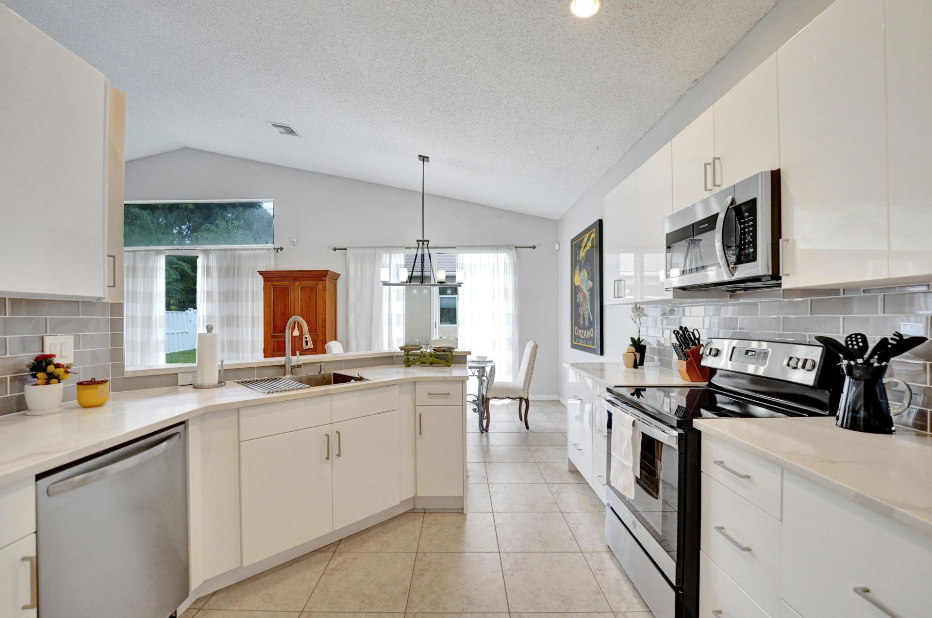 19405 SW 67th Street, Pembroke Pines, FL 33332 Photo