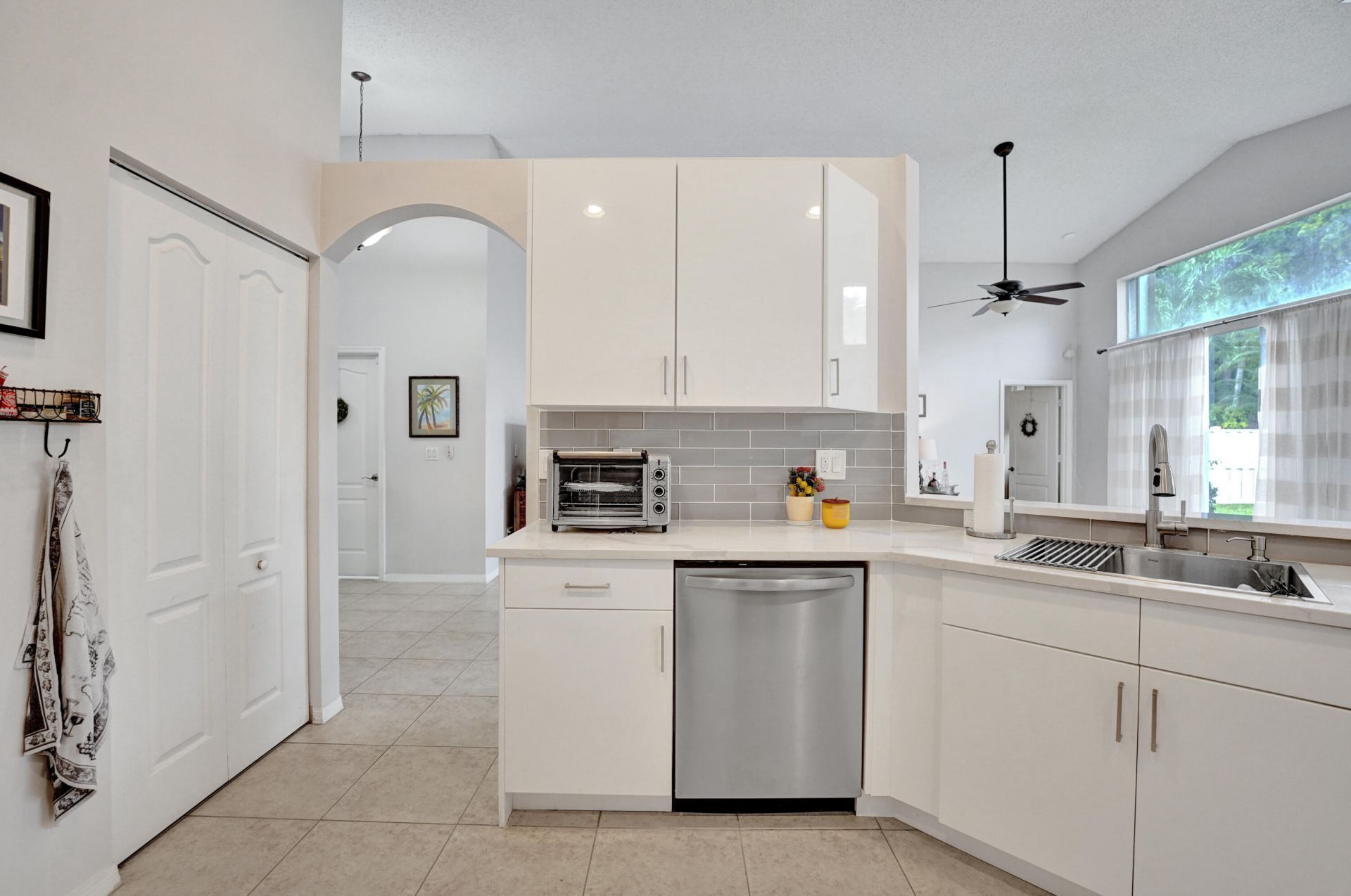 19405 SW 67th Street, Pembroke Pines, FL 33332 Photo