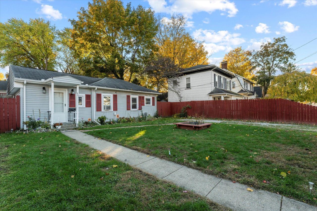 401 W Third Street, Buchanan, MI 49107 Main Photo