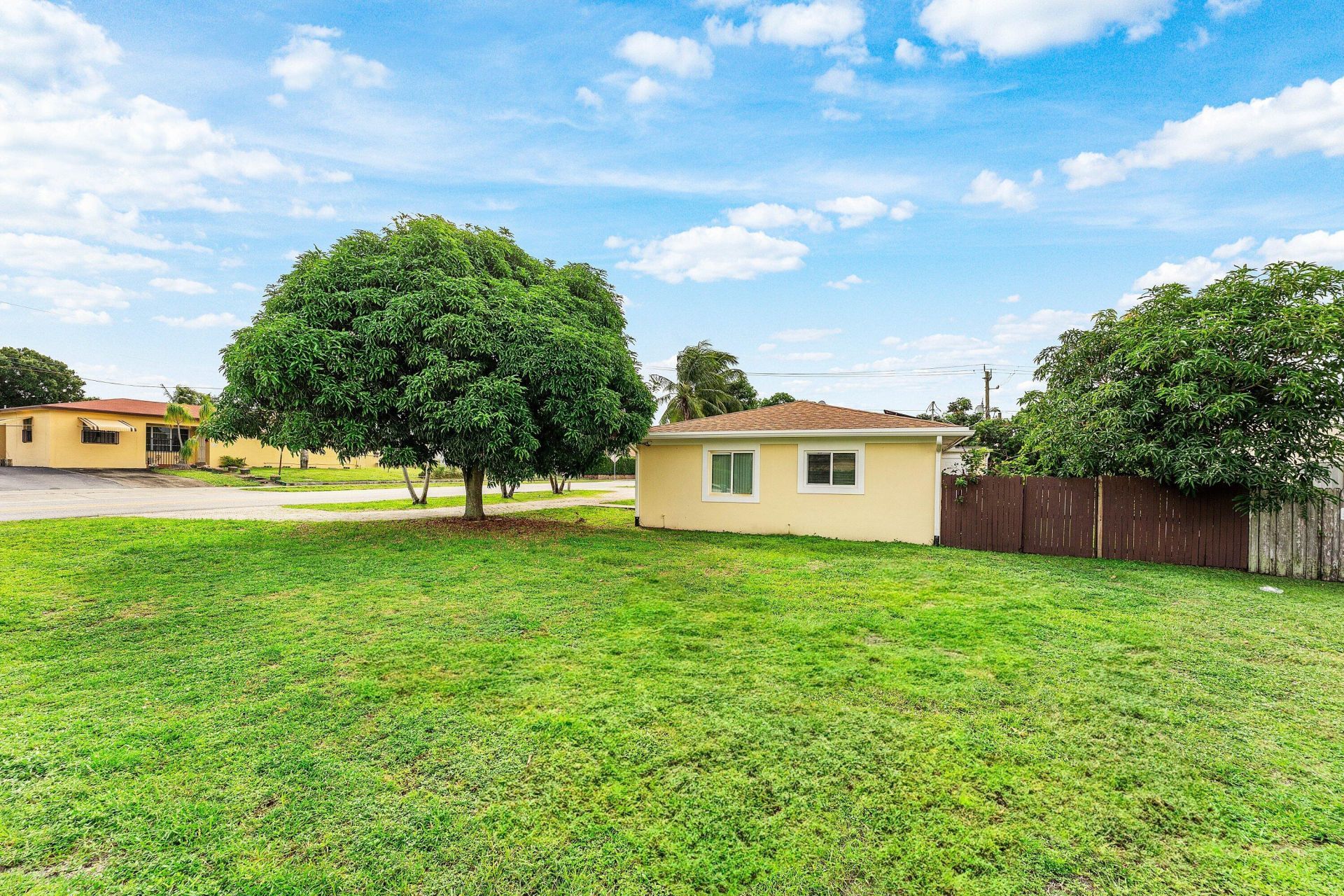 305 SW 3rd Street, Boynton Beach, FL 33435 Photo