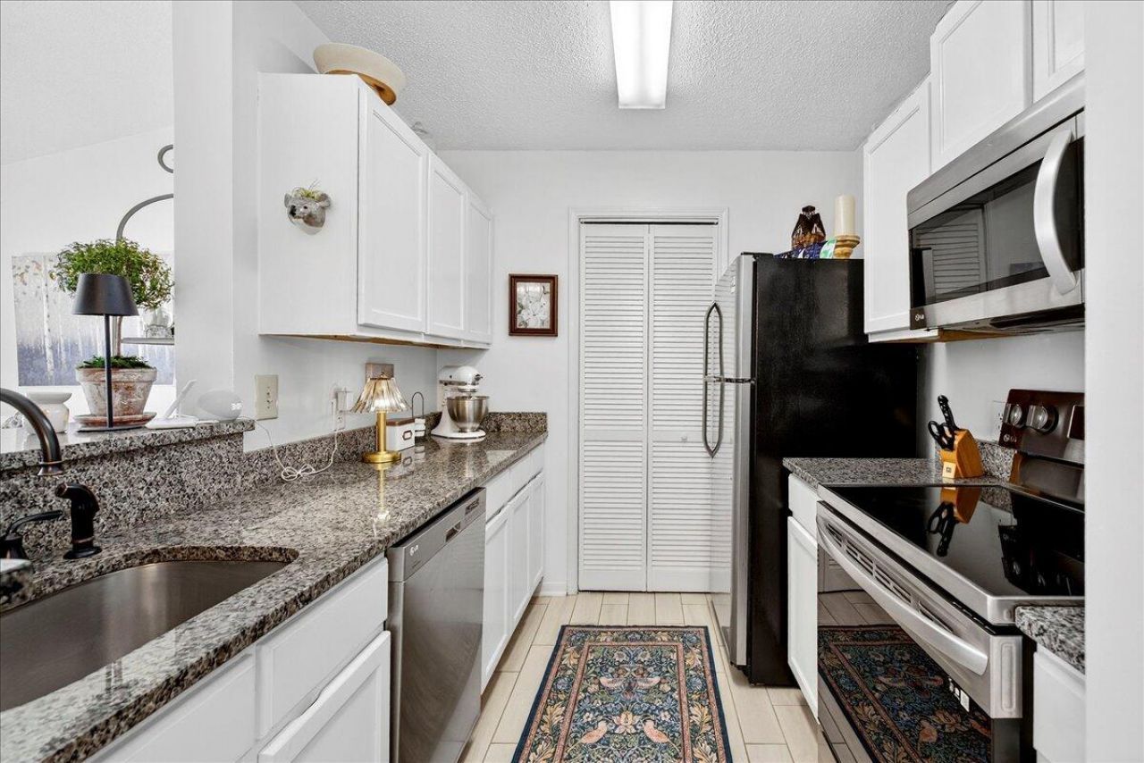 2011 N Hwy 17 Photo 4