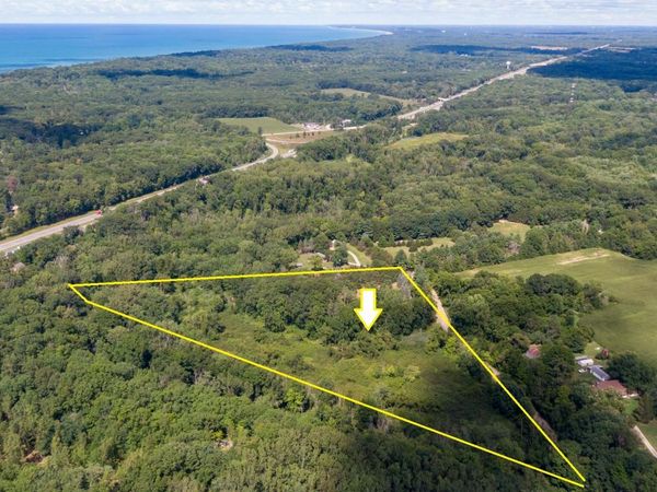 16800 Riverside Drive, Union Pier, MI 49129