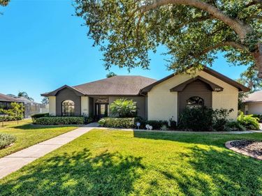 2104 LONGLEAF CIRCLE, LAKELAND, FL 33810