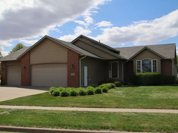 809 S Outlook Dr, Sioux Falls, SD 57106