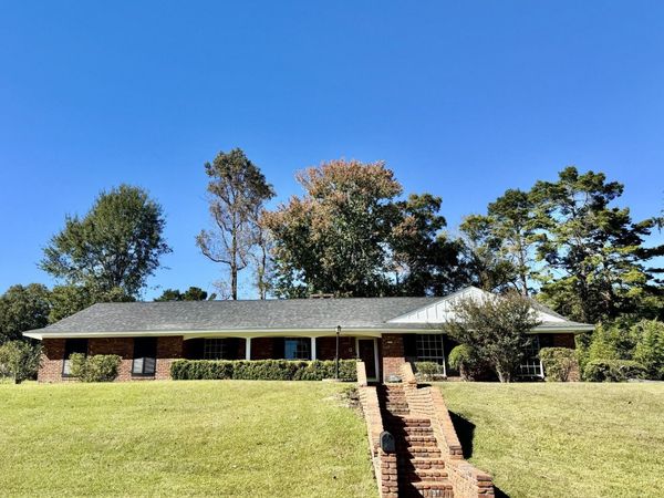 124 Mansfield Drive, Natchez, MS 39120