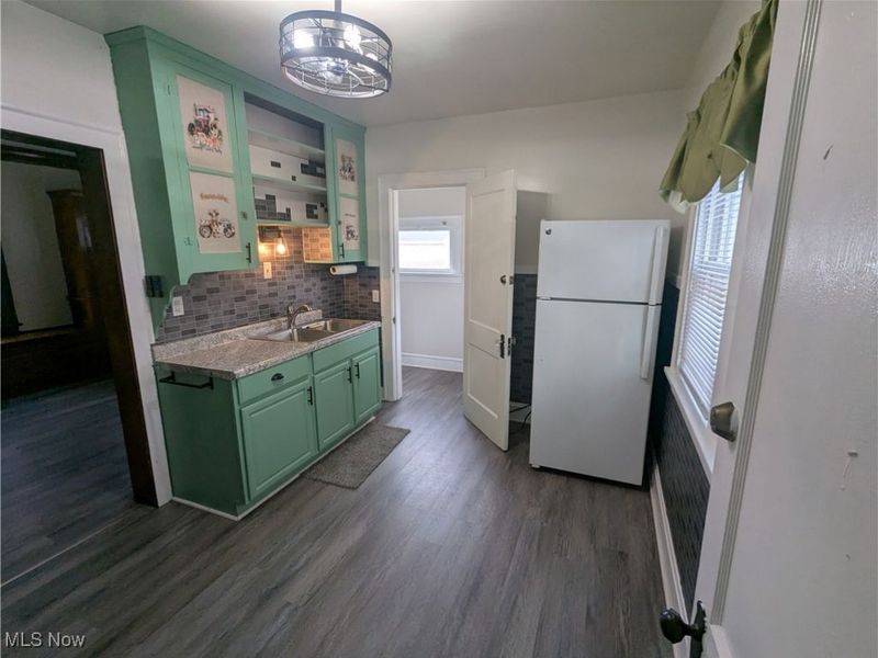 10604 Saint Mark Avenue, Cleveland, OH 44111 Photo 11