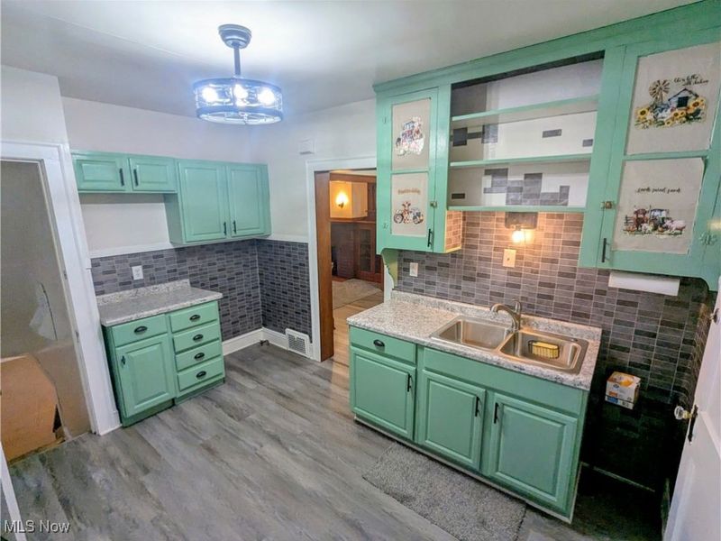 10604 Saint Mark Avenue, Cleveland, OH 44111 Photo 12