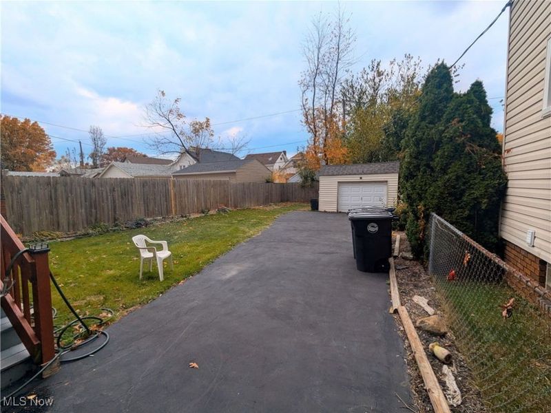 10604 Saint Mark Avenue, Cleveland, OH 44111 Photo 21