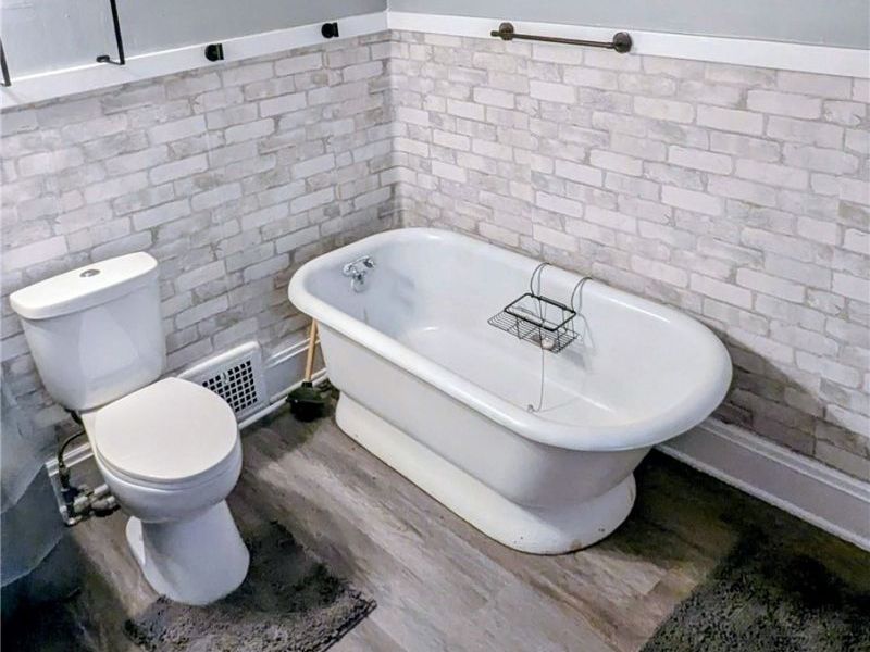 10604 Saint Mark Avenue, Cleveland, OH 44111 Photo 9