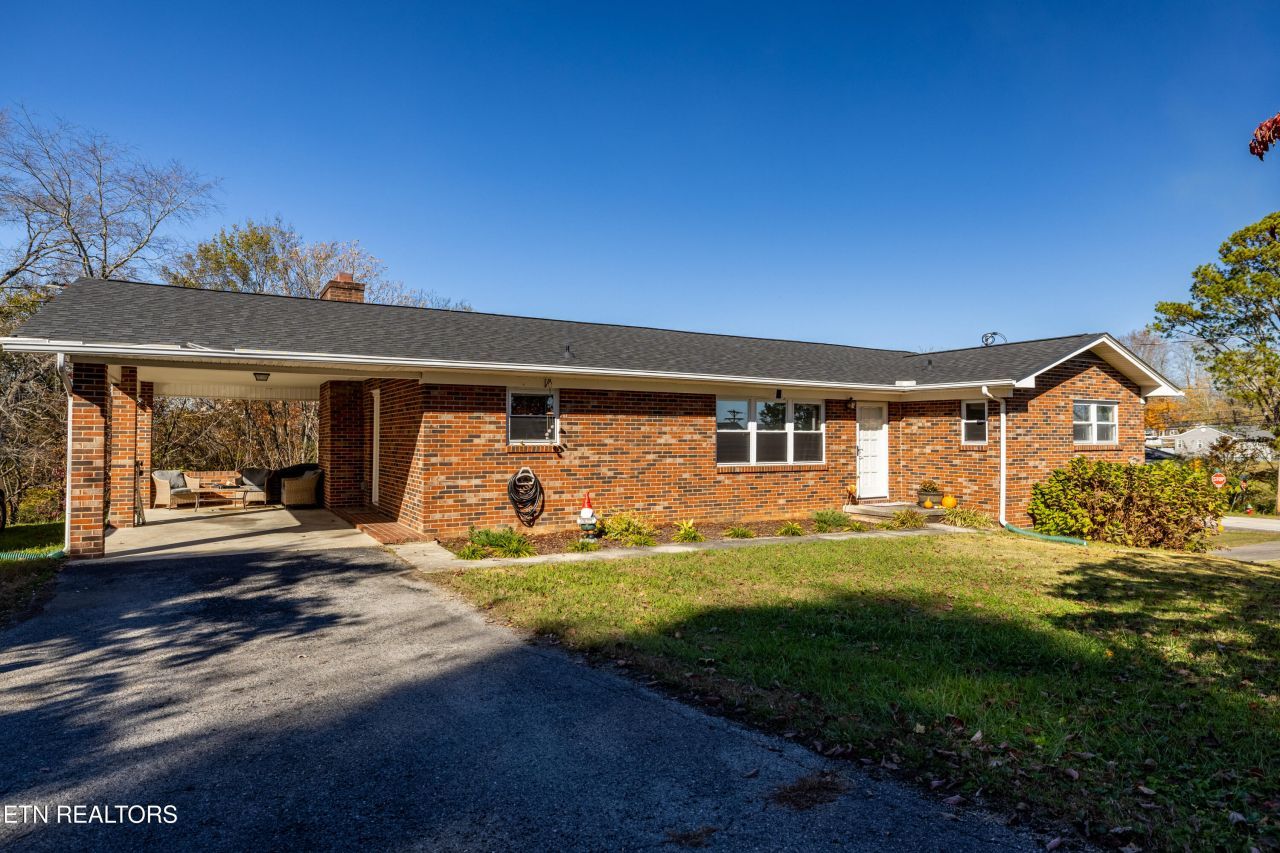 323 W Ridgecrest Drive, Kingston, TN 37763 Main Photo