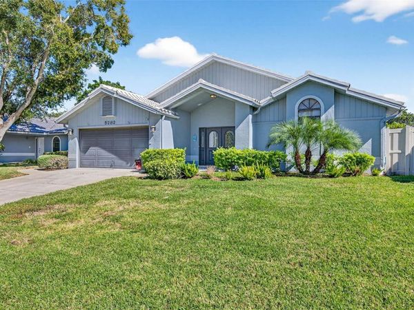 5282 WHITE SAND CIRCLE NE, ST PETERSBURG, FL 33703