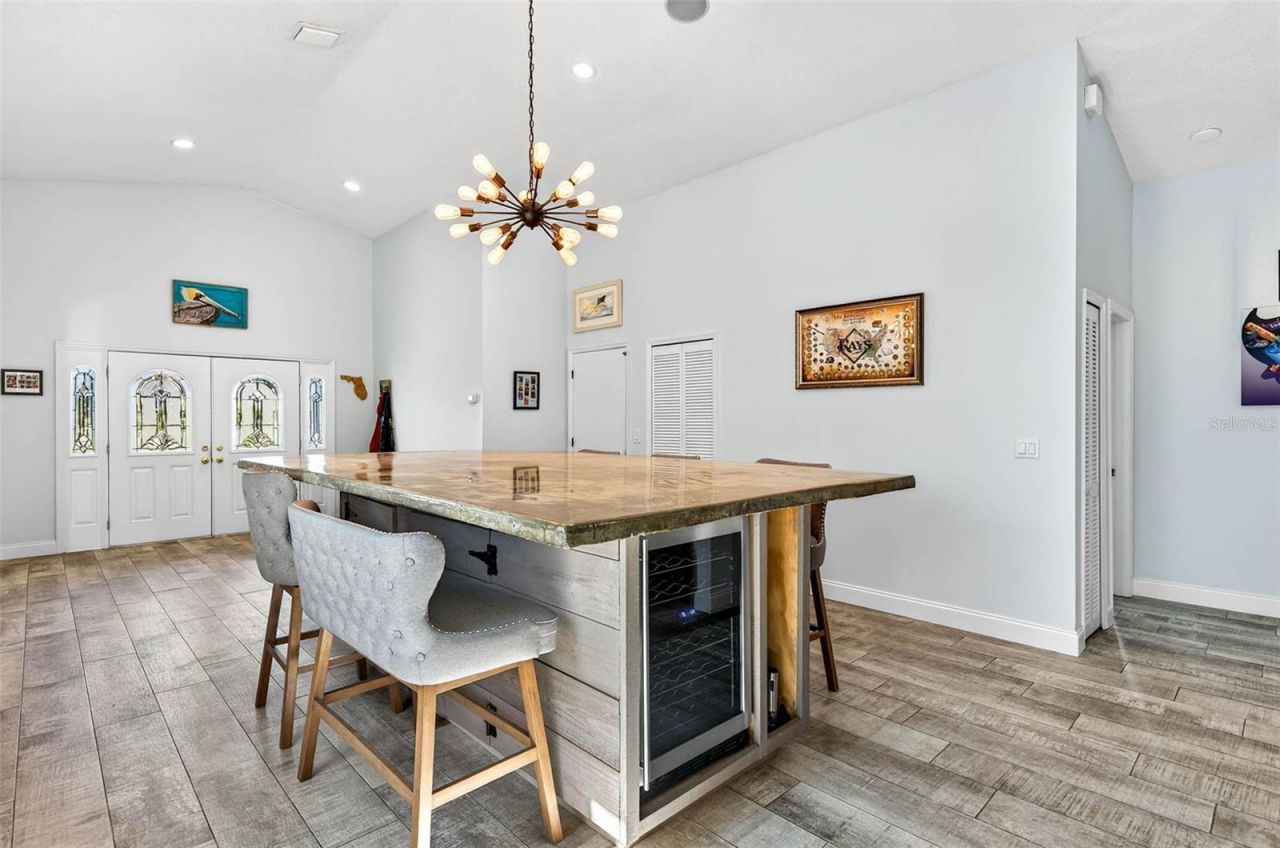 5282 White Sand Circle Ne, Saint Petersburg, FL 33703 Photo