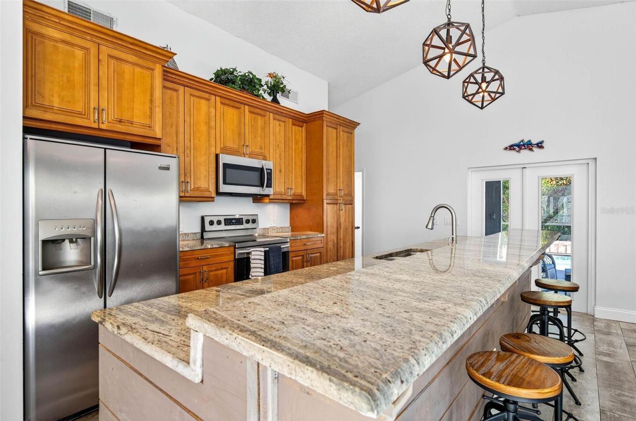 5282 White Sand Circle Ne, Saint Petersburg, FL 33703 Photo